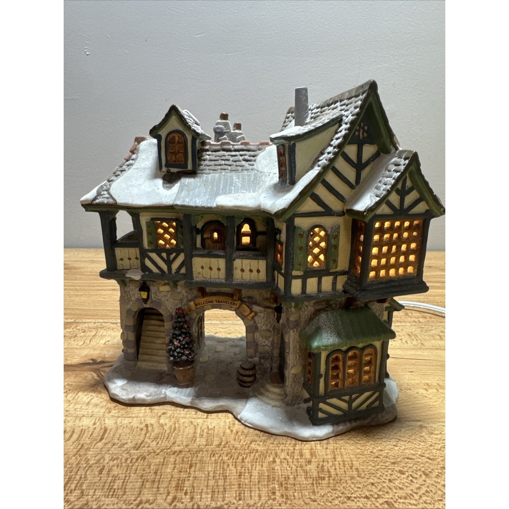 Vintage Lemax 2002 Enchanted Forest Shakespeare Inn # 25690 Christmas NO BOX